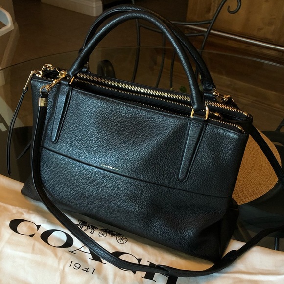Coach Handbags - EUC Coach Borough Bag Black Pebbled Leather Purse